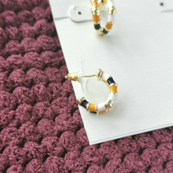 Kendra Scott Neutral Mix Essie Gold Huggie Earring NEW WITH POUCH - Picture 3 of 3